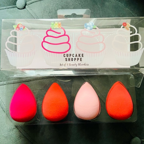 FINAL PRICE MARKDOWN!/Cupcake Shoppe Set Of 4 Beauty Blender Sponges! - Picture 2 of 10